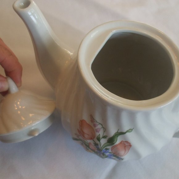 White Swirls Porcelain Teapot With Flowers - Picture 2 of 3